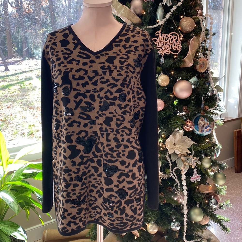 The Quaker Factory Animal
Print Sparkly Sweater Medium